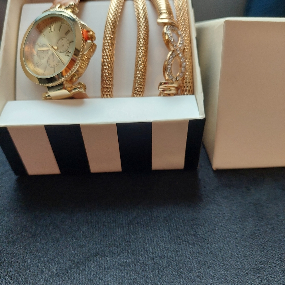 Watch - Picture 3 of 4